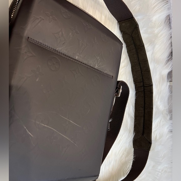 NEW ARRIVAL Louis Vuitton Bobby Shoulder Bag M46520 Monogram Glacé Crossbody - Picture 14 of 16